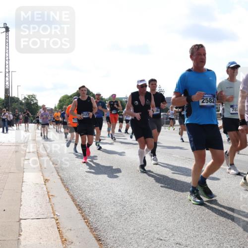 29.06.2025 - hella hamburg halbmarathon Lena Gebhardt http://msf.ph/oto/8324150 29.06.2025 10:00:10 Lombardsbrücke 771, 2447, 36, 2582, 782, 4796, 1006, 1019, 1125, 1180, 1239, 1264, 1526, 1544, 1681, 1834, 1914, 2027, 2086, 2099, 2159, 2346, 2348, 2364, 2426, 2447, 2582, 2584, 2606, 2652, 2676, 2677, 2730, 2910, 3042, 3177, 3181, 3319, 3836, 3861, 3898, 4013, 4231, 4419, 4594, 4632, 4772, 4796, 4813, 4940, 5015, 5134, 5272, 5277, 5341, 5728, 6082, 6084, 6104, 6174, 6201, 6202, 6220, 6260, 6462, 6470, 6581, 6587, 8330, 10031, 11568, 11844 meine-sportfotos.de