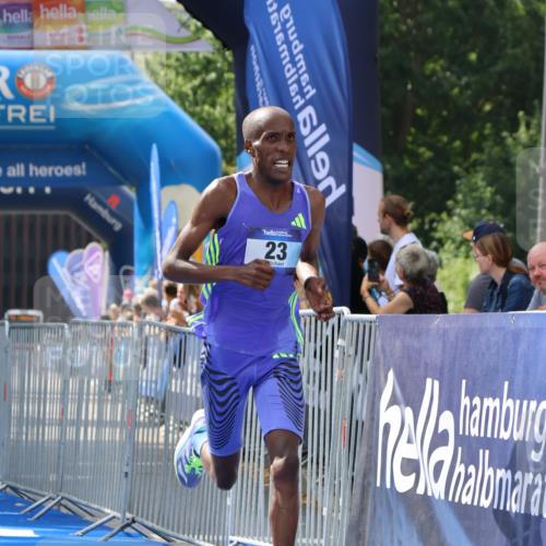 29.06.2025 - hella hamburg halbmarathon Strokosch-Dieckow http://msf.ph/oto/8324185 29.06.2025 10:03:06 Ziel 9, 16, 23 meine-sportfotos.de