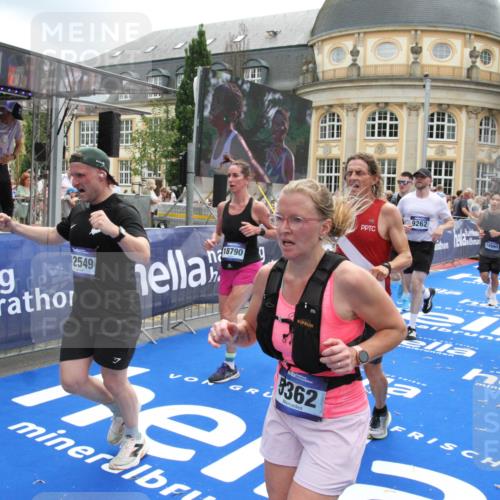 29.06.2025 - hella hamburg halbmarathon Michael Strokosch http://msf.ph/oto/8324198 29.06.2025 10:48:31 Ziel 3747, 5362, 5528, 6081, 6923, 8216, 9262, 10000, 10860, 11451, 12149, 12549, 12690, 12840, 13962, 14033, 14990, 15808, 15917, 17395, 17855, 18251, 18790, 18923 meine-sportfotos.de