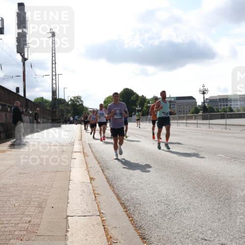 29.06.2025 - hella hamburg halbmarathon Lena Gebhardt http://msf.ph/oto/8324205 29.06.2025 09:48:24 Lombardsbrücke 1710, 1505, 1290, 1385, 1505, 1562, 1710, 1743, 2399, 2714, 2767, 3480, 3959, 4359, 4602, 4860, 5091, 5315, 5554, 5709, 6684, 6829, 6990, 7152, 7154, 7884, 8362, 8933, 9178, 9403, 10384, 10404, 10793, 10852, 10900, 11202, 11227, 11620, 11745, 11929, 12051, 12290, 12488, 12514, 12865, 12916, 13483, 13595, 13854, 13975, 14387, 14875, 14908, 14934, 15015, 15261, 15415, 15701, 15931, 15959, 16119, 16158 meine-sportfotos.de