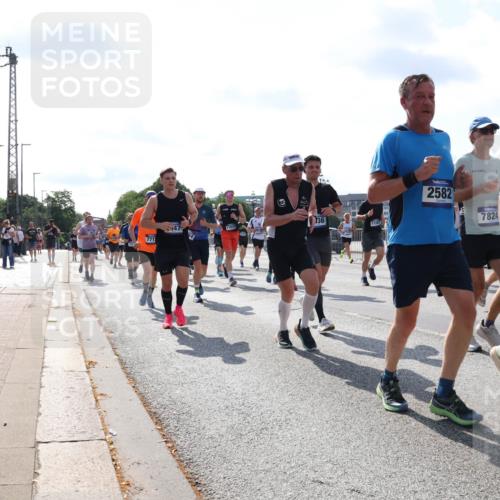 29.06.2025 - hella hamburg halbmarathon Lena Gebhardt http://msf.ph/oto/8324214 29.06.2025 10:00:10 Lombardsbrücke 7717, 47, 36, 1726, 2582, 7824, 4796, 1006, 1019, 1125, 1180, 1239, 1264, 1526, 1544, 1681, 1834, 1914, 2027, 2086, 2099, 2159, 2346, 2348, 2364, 2426, 2447, 2582, 2584, 2606, 2652, 2676, 2677, 2730, 2910, 3042, 3177, 3181, 3319, 3836, 3861, 3898, 4013, 4231, 4419, 4594, 4632, 4772, 4796, 4813, 4940, 5015, 5134, 5272, 5277, 5341, 5728, 6082, 6084, 6104, 6174, 6201, 6202, 6220, 6260, 6462, 6470, 6581, 6587, 8330, 10031, 11568, 11844 meine-sportfotos.de