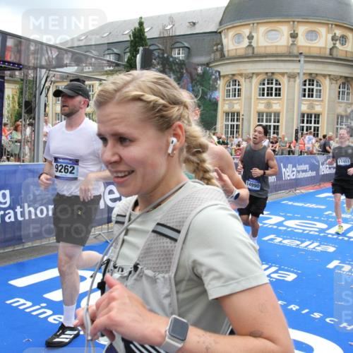 29.06.2025 - hella hamburg halbmarathon Michael Strokosch http://msf.ph/oto/8324240 29.06.2025 10:48:32 Ziel 3747, 5362, 6081, 9262, 10000, 10860, 11451, 12149, 12549, 12690, 12840, 13962, 14033, 14990, 15808, 15917, 17395, 17855, 18251, 18790, 18923 meine-sportfotos.de