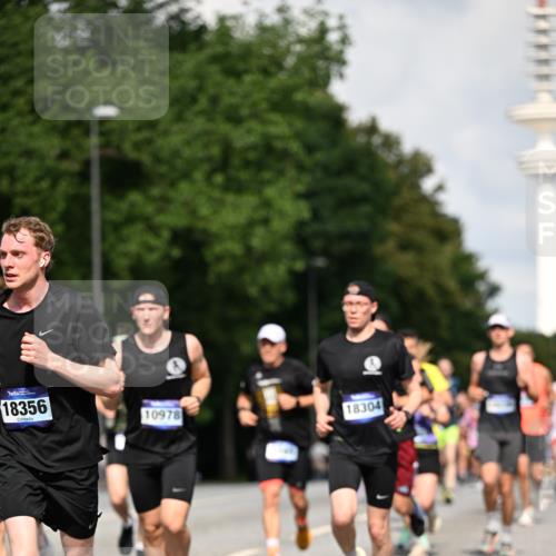 29.06.2025 - hella hamburg halbmarathon Dr. Thomas Lammeyer http://msf.ph/oto/8324241 29.06.2025 09:55:38 Kennedybrücke 1312, 1353, 1569, 1763, 2653, 2880, 3437, 3618, 3697, 4565, 4991, 5014, 5047, 5129, 5231, 5690, 5987, 6490, 6700, 6770, 7185, 7710, 8074, 8359, 8564, 8900, 9358, 9547, 9659, 10319, 10691, 10978, 11021, 11062 meine-sportfotos.de