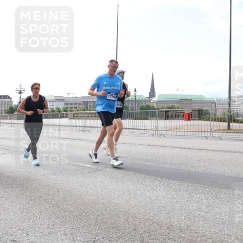 29.06.2025 - hella hamburg halbmarathon Lena Gebhardt http://msf.ph/oto/8324319 29.06.2025 10:12:52 Lombardsbrücke 10067, 17994, 8530, 1020, 1051, 1249, 1610, 1785, 1851, 1939, 2531, 2891, 2942, 2963, 2964, 3182, 3248, 3262, 4453, 4499, 4532, 4554, 5150, 5166, 5597, 5598, 6207, 6822, 6966, 7014, 7873, 7907, 8398, 8405, 8917, 8971, 9141, 9254, 10067, 10402, 10581, 11025, 11720, 12456, 13566, 13816, 14404, 14540, 14869, 15012, 15369, 15531, 16030, 16255, 16323, 16473, 16826, 16911, 17061, 17699, 17994, 18048, 18178, 18320, 18493, 18530 meine-sportfotos.de