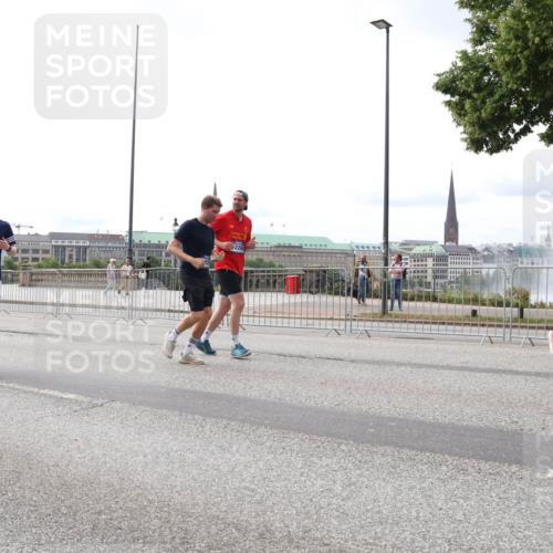 29.06.2025 - hella hamburg halbmarathon Lena Gebhardt http://msf.ph/oto/8324341 29.06.2025 10:23:09 Lombardsbrücke 6578, 1029, 1362, 1853, 2766, 2925, 3003, 3029, 3034, 3600, 4190, 4266, 4728, 4793, 5223, 5629, 6502, 6578, 6784, 6785, 6849, 7266, 7820, 7891, 7925, 8687, 8688, 8716, 8918, 8920, 9133, 9301, 9877, 9913, 10205, 10739, 10826, 11798, 11879, 12025, 12073, 12190, 12265, 13560, 13921, 14041, 14265, 14338, 14510, 14525, 14801, 14821, 16416, 16558, 17013, 17099, 17207, 17299, 17719 meine-sportfotos.de