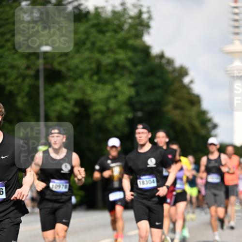 29.06.2025 - hella hamburg halbmarathon Dr. Thomas Lammeyer http://msf.ph/oto/8324349 29.06.2025 09:55:38 Kennedybrücke 1312, 1353, 1569, 1763, 2653, 2880, 3437, 3618, 3697, 4565, 4991, 5014, 5047, 5129, 5231, 5690, 5987, 6490, 6700, 6770, 7185, 7710, 8074, 8359, 8564, 8900, 9358, 9547, 9659, 10319, 10691, 10978, 11021, 11062 meine-sportfotos.de