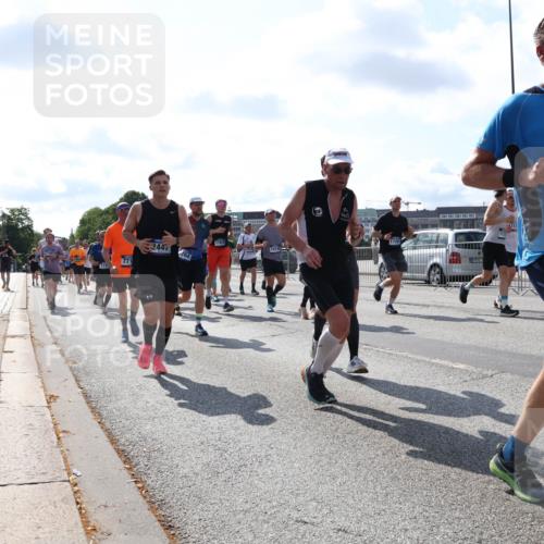 29.06.2025 - hella hamburg halbmarathon Lena Gebhardt http://msf.ph/oto/8324418 29.06.2025 10:00:11 Lombardsbrücke 2447, 264, 1726, 2582, 1006, 1019, 1125, 1180, 1239, 1264, 1526, 1544, 1681, 1834, 1914, 2027, 2086, 2099, 2159, 2346, 2348, 2364, 2426, 2447, 2582, 2584, 2606, 2652, 2676, 2677, 2730, 2910, 3042, 3177, 3181, 3319, 3400, 3836, 3861, 3898, 4013, 4231, 4419, 4594, 4632, 4772, 4796, 4813, 4940, 5015, 5134, 5272, 5277, 5341, 5728, 6082, 6084, 6104, 6174, 6201, 6202, 6220, 6260, 6462, 6470, 6581, 6587, 8330, 10031, 11844 meine-sportfotos.de