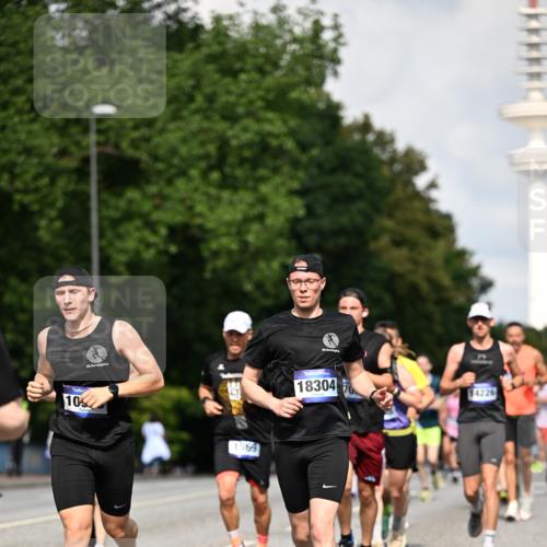 29.06.2025 - hella hamburg halbmarathon Dr. Thomas Lammeyer http://msf.ph/oto/8324429 29.06.2025 09:55:38 Kennedybrücke 1312, 1353, 1569, 1763, 2653, 2880, 3437, 3618, 3697, 4565, 4991, 5014, 5047, 5129, 5231, 5690, 5987, 6490, 6700, 6770, 7185, 7710, 8074, 8359, 8564, 8900, 9358, 9547, 9659, 10319, 10691, 10978, 11021, 11062 meine-sportfotos.de