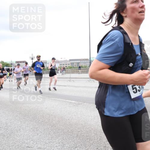 29.06.2025 - hella hamburg halbmarathon Lena Gebhardt http://msf.ph/oto/8324445 29.06.2025 10:57:37 Lombardsbrücke 1907, 13427, 13425, 725, 1909, 18534, 53, 1123, 1242, 1248, 1265, 1643, 2015, 2041, 2370, 2451, 2567, 2900, 3191, 3195, 3385, 3388, 3433, 3723, 3750, 3851, 3954, 4059, 4086, 4106, 4180, 4197, 4521, 4830, 4998, 5117, 5316, 5632, 5639, 5736, 5738, 6827, 6857, 6916, 7172, 7193, 7720, 7728, 7787, 8035, 8159, 8287, 8386, 8474, 8540, 8552, 8708, 8773, 8851, 8853, 8873, 9059, 9110, 9233, 9318, 9394, 9496, 9613 meine-sportfotos.de
