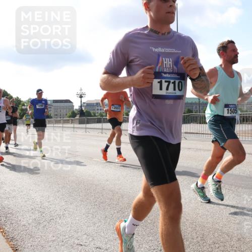 29.06.2025 - hella hamburg halbmarathon Lena Gebhardt http://msf.ph/oto/8324463 29.06.2025 09:48:26 Lombardsbrücke 5709, 18038, 1290, 12051, 1710, 1505, 1290, 1385, 1505, 1562, 1710, 1743, 2399, 2714, 2767, 3480, 3959, 4359, 4602, 4860, 5091, 5315, 5554, 5709, 6684, 6829, 6990, 6993, 7152, 7154, 7884, 8362, 8571, 8933, 9403, 10404, 10793, 10852, 10900, 11202, 11227, 11620, 11745, 11929, 12051, 12290, 12488, 12514, 12916, 13483, 13595, 13854, 13940, 13975, 14387, 14875, 14908, 14934, 15015, 15261, 15415, 15701, 15931, 15959, 16119, 16158 meine-sportfotos.de
