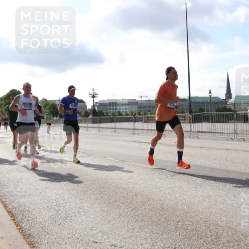 29.06.2025 - hella hamburg halbmarathon Lena Gebhardt http://msf.ph/oto/8324499 29.06.2025 09:48:26 Lombardsbrücke 5709, 18038, 120, 1290, 1290, 1385, 1505, 1562, 1710, 1743, 2399, 2714, 2767, 3480, 3959, 4359, 4602, 4860, 5091, 5315, 5554, 5709, 6684, 6829, 6990, 6993, 7152, 7154, 7884, 8362, 8571, 8933, 9403, 10404, 10793, 10852, 10900, 11202, 11227, 11620, 11745, 11929, 12051, 12290, 12488, 12514, 12916, 13483, 13595, 13854, 13940, 13975, 14387, 14875, 14908, 14934, 15015, 15261, 15415, 15701, 15931, 15959, 16119, 16158 meine-sportfotos.de