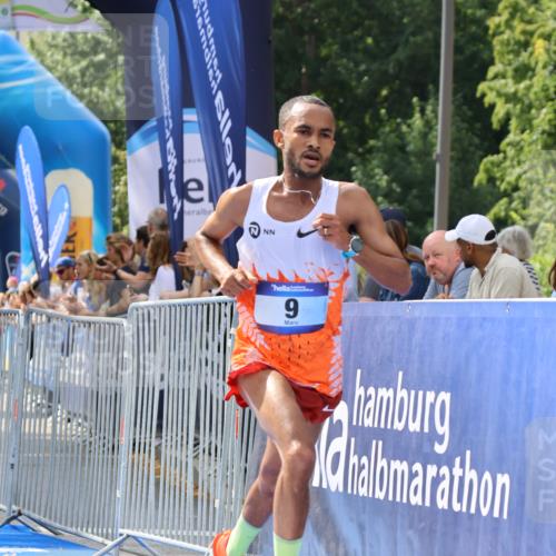 29.06.2025 - hella hamburg halbmarathon Strokosch-Dieckow http://msf.ph/oto/8324505 29.06.2025 10:03:02 Ziel 9, 23 meine-sportfotos.de