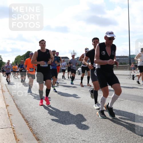 29.06.2025 - hella hamburg halbmarathon Lena Gebhardt http://msf.ph/oto/8324559 29.06.2025 10:00:11 Lombardsbrücke 1239, 7717, 47, 11, 1006, 1019, 1125, 1180, 1239, 1264, 1526, 1544, 1681, 1834, 1914, 2027, 2086, 2099, 2159, 2346, 2348, 2364, 2426, 2447, 2582, 2584, 2606, 2652, 2676, 2677, 2730, 2910, 3042, 3177, 3181, 3319, 3400, 3836, 3861, 3898, 4013, 4231, 4419, 4594, 4632, 4772, 4796, 4813, 4940, 5015, 5134, 5272, 5277, 5341, 5728, 6082, 6084, 6104, 6174, 6201, 6202, 6220, 6260, 6462, 6470, 6581, 6587, 8330, 10031, 11844 meine-sportfotos.de