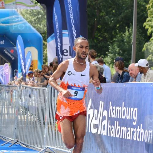 29.06.2025 - hella hamburg halbmarathon Strokosch-Dieckow http://msf.ph/oto/8324605 29.06.2025 10:03:02 Ziel 9, 23 meine-sportfotos.de