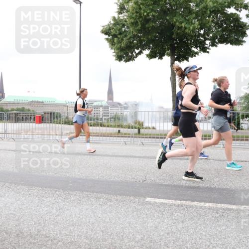 29.06.2025 - hella hamburg halbmarathon Lena Gebhardt http://msf.ph/oto/8324610 29.06.2025 10:57:38 Lombardsbrücke 1123, 1242, 1248, 1265, 1643, 2015, 2041, 2370, 2451, 2567, 2900, 3191, 3195, 3385, 3388, 3433, 3723, 3750, 3851, 3954, 4059, 4086, 4106, 4180, 4197, 4521, 4830, 5117, 5316, 5632, 5736, 5738, 6827, 6857, 6916, 7172, 7193, 7720, 7728, 7787, 8035, 8159, 8287, 8386, 8474, 8540, 8552, 8708, 8773, 8851, 8853, 8873, 9059, 9110, 9233, 9318, 9394, 9496, 9613 meine-sportfotos.de