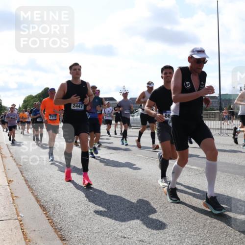 29.06.2025 - hella hamburg halbmarathon Lena Gebhardt http://msf.ph/oto/8324631 29.06.2025 10:00:11 Lombardsbrücke 1239, 7717, 2447, 1115, 1074, 66, 1006, 1019, 1125, 1180, 1239, 1264, 1526, 1544, 1681, 1834, 1914, 2027, 2086, 2099, 2159, 2346, 2348, 2364, 2426, 2447, 2582, 2584, 2606, 2652, 2676, 2677, 2730, 2910, 3042, 3177, 3181, 3319, 3400, 3836, 3861, 3898, 4013, 4231, 4419, 4594, 4632, 4772, 4796, 4813, 4940, 5015, 5134, 5272, 5277, 5341, 5728, 6082, 6084, 6104, 6174, 6201, 6202, 6220, 6260, 6462, 6470, 6581, 6587, 8330, 10031, 11844 meine-sportfotos.de
