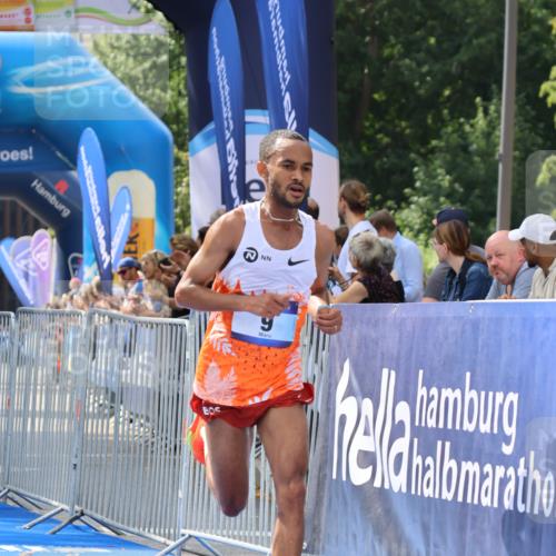 29.06.2025 - hella hamburg halbmarathon Strokosch-Dieckow http://msf.ph/oto/8324653 29.06.2025 10:03:02 Ziel 9, 23 meine-sportfotos.de