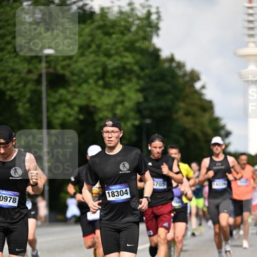 29.06.2025 - hella hamburg halbmarathon Dr. Thomas Lammeyer http://msf.ph/oto/8324707 29.06.2025 09:55:39 Kennedybrücke 1057, 1312, 1353, 1569, 1763, 2653, 2880, 3437, 3618, 3697, 4565, 4871, 4991, 5014, 5047, 5129, 5231, 5690, 5987, 6490, 6700, 6770, 7185, 7710, 8074, 8359, 8564, 8900, 9358, 9547, 9659, 10319, 10691, 10978, 11021, 11062 meine-sportfotos.de