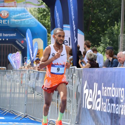 29.06.2025 - hella hamburg halbmarathon Strokosch-Dieckow http://msf.ph/oto/8324729 29.06.2025 10:03:01 Ziel 9, 23 meine-sportfotos.de