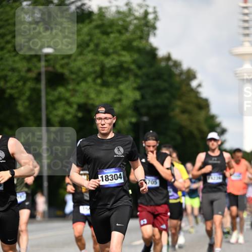 29.06.2025 - hella hamburg halbmarathon Dr. Thomas Lammeyer http://msf.ph/oto/8324749 29.06.2025 09:55:39 Kennedybrücke 1057, 1312, 1353, 1569, 1763, 2653, 2880, 3437, 3618, 3697, 4565, 4871, 4991, 5014, 5047, 5129, 5231, 5690, 5987, 6490, 6700, 6770, 7185, 7710, 8074, 8359, 8564, 8900, 9358, 9547, 9659, 10319, 10691, 10978, 11021, 11062 meine-sportfotos.de