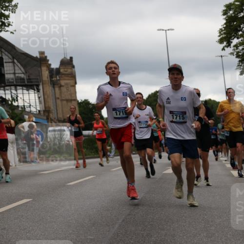 29.06.2025 - hella hamburg halbmarathon Yannick Fuchs http://msf.ph/oto/8324767 29.06.2025 10:51:24 20KM 1200, 1239, 1387, 1563, 1715, 1719, 1972, 2236, 2652, 3141, 3575, 4261, 5015, 5134, 5391, 5457, 5458, 5728, 6281, 6302, 6720, 6892, 7159, 7269, 7833, 8744, 9450, 10383, 10408, 12144, 12509, 12773, 12774, 13245, 13376, 13523, 13664, 14361, 14737, 14881, 14951, 15090, 15110, 15125, 15189, 15220, 15349, 15664, 16093, 16418, 17201, 17758, 17769, 17848, 18388, 18508 meine-sportfotos.de