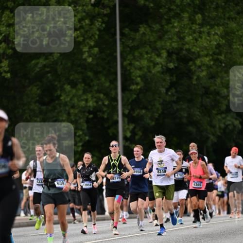 29.06.2025 - hella hamburg halbmarathon Dr. Thomas Lammeyer http://msf.ph/oto/8324785 29.06.2025 10:39:28 Kennedybrücke 1417, 1497, 1821, 1849, 2198, 2265, 2787, 3170, 3409, 3958, 4333, 4564, 4696, 4703, 5027, 5793, 6335, 6365, 6379, 6397, 6471, 6571, 6746, 6803, 6859, 7020, 7386, 7733, 8249, 8296, 9342, 9803, 10335, 10358, 10360, 10393, 10464, 11320 meine-sportfotos.de