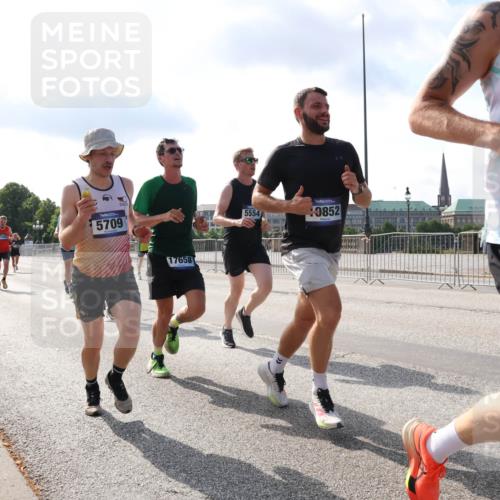 29.06.2025 - hella hamburg halbmarathon Lena Gebhardt http://msf.ph/oto/8324801 29.06.2025 09:48:28 Lombardsbrücke 5709, 17658, 5554, 9852, 18038, 1290, 1385, 1505, 1710, 1743, 2262, 2399, 2714, 2767, 3480, 3547, 3959, 4359, 4860, 5091, 5307, 5315, 5554, 5709, 6684, 6829, 6990, 6993, 7152, 7154, 7884, 8362, 8571, 8933, 9403, 10404, 10793, 10852, 10900, 11202, 11227, 11620, 11929, 12044, 12051, 12290, 12488, 12514, 12916, 13483, 13595, 13854, 13940, 13975, 14387, 14875, 14908, 15015, 15415, 15701, 15931, 15959, 16119, 16158 meine-sportfotos.de