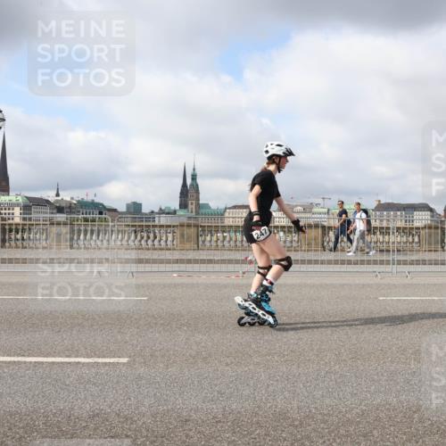 29.06.2025 - hella hamburg halbmarathon Lena Gebhardt http://msf.ph/oto/8324832 29.06.2025 09:08:10 Lombardsbrücke  meine-sportfotos.de