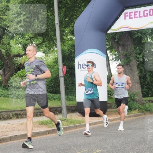 29.06.2025 - hella hamburg halbmarathon KatJ http://msf.ph/oto/8324852 29.06.2025 10:16:57 Zwischen KM18-KM19  meine-sportfotos.de