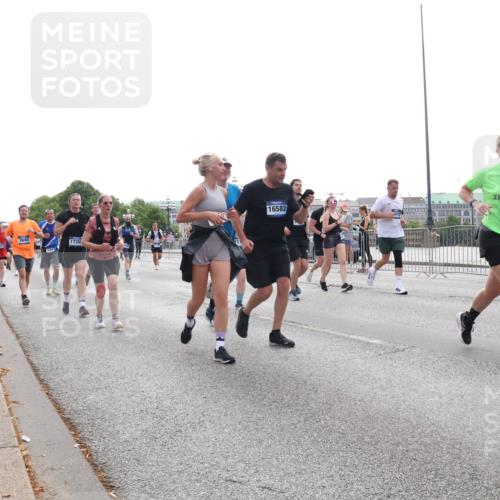 29.06.2025 - hella hamburg halbmarathon Lena Gebhardt http://msf.ph/oto/8324884 29.06.2025 10:37:41 Lombardsbrücke 2640, 1735, 6243, 16582, 6955, 1022, 1276, 1337, 1475, 1578, 1799, 1819, 1985, 2016, 2199, 2486, 2640, 2853, 3230, 3246, 3633, 4097, 4347, 5139, 5146, 5171, 5186, 5522, 5560, 5790, 5875, 5940, 6243, 6362, 6697, 6821, 6955, 7085, 7124, 7235, 7244, 7321, 7350, 7544, 7696, 7777, 7823, 8811, 8843, 8985, 9247, 9288, 9524, 9895, 10159, 10506, 10836, 11087, 11543, 12123, 12254, 12472, 12824, 16680, 17798 meine-sportfotos.de