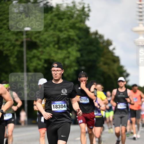29.06.2025 - hella hamburg halbmarathon Dr. Thomas Lammeyer http://msf.ph/oto/8324942 29.06.2025 09:55:39 Kennedybrücke 1057, 1312, 1353, 1569, 1763, 2653, 2880, 3437, 3618, 3697, 4565, 4871, 4991, 5014, 5047, 5129, 5231, 5690, 5987, 6490, 6700, 6770, 7185, 7710, 8074, 8359, 8564, 8900, 9358, 9547, 9659, 10319, 10691, 10978, 11021, 11062 meine-sportfotos.de