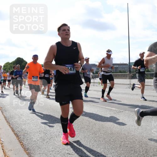 29.06.2025 - hella hamburg halbmarathon Lena Gebhardt http://msf.ph/oto/8324954 29.06.2025 10:00:12 Lombardsbrücke 1239, 7717, 15434, 47, 1074, 1075, 17261, 6636, 33, 1006, 1019, 1125, 1180, 1239, 1264, 1526, 1544, 1681, 1834, 1914, 2027, 2086, 2099, 2159, 2346, 2348, 2364, 2426, 2447, 2582, 2584, 2606, 2652, 2676, 2677, 2730, 2910, 3042, 3177, 3181, 3319, 3400, 3836, 3861, 3898, 4013, 4231, 4419, 4594, 4632, 4772, 4796, 4813, 4940, 4945, 5015, 5134, 5272, 5277, 5341, 5643, 5728, 6082, 6084, 6104, 6174, 6201, 6202, 6220, 6260, 6462, 6470, 6581, 6587, 8330, 10031 meine-sportfotos.de