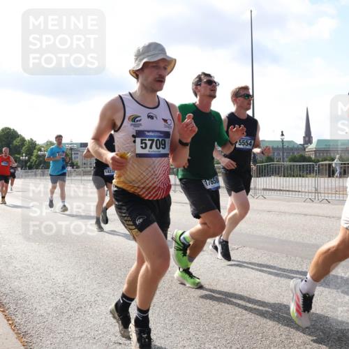 29.06.2025 - hella hamburg halbmarathon Lena Gebhardt http://msf.ph/oto/8324970 29.06.2025 09:48:28 Lombardsbrücke 13483, 9403, 1823, 5709, 17658, 5554, 108, 1290, 1385, 1505, 1710, 1743, 2262, 2399, 2714, 2767, 3480, 3547, 3959, 4359, 4860, 5091, 5307, 5315, 5554, 5709, 6684, 6829, 6990, 6993, 7152, 7154, 7884, 8362, 8571, 8933, 9403, 10404, 10793, 10852, 10900, 11202, 11227, 11620, 11929, 12044, 12051, 12290, 12488, 12514, 12916, 13483, 13595, 13854, 13940, 13975, 14387, 14875, 14908, 15015, 15415, 15701, 15931, 15959, 16119, 16158 meine-sportfotos.de