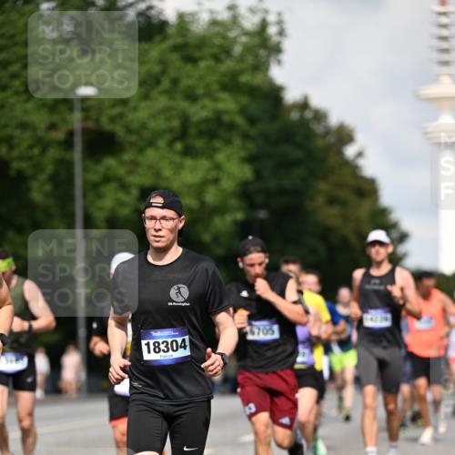 29.06.2025 - hella hamburg halbmarathon Dr. Thomas Lammeyer http://msf.ph/oto/8325023 29.06.2025 09:55:39 Kennedybrücke 1057, 1312, 1353, 1569, 1763, 2653, 2880, 3437, 3618, 3697, 4565, 4871, 4991, 5014, 5047, 5129, 5231, 5690, 5987, 6490, 6700, 6770, 7185, 7710, 8074, 8359, 8564, 8900, 9358, 9547, 9659, 10319, 10691, 10978, 11021, 11062 meine-sportfotos.de