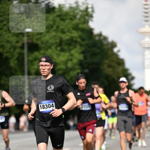 29.06.2025 - hella hamburg halbmarathon Dr. Thomas Lammeyer http://msf.ph/oto/8325063 29.06.2025 09:55:39 Kennedybrücke 1057, 1312, 1353, 1569, 1763, 2653, 2880, 3437, 3618, 3697, 4565, 4871, 4991, 5014, 5047, 5129, 5231, 5690, 5987, 6490, 6700, 6770, 7185, 7710, 8074, 8359, 8564, 8900, 9358, 9547, 9659, 10319, 10691, 10978, 11021, 11062 meine-sportfotos.de