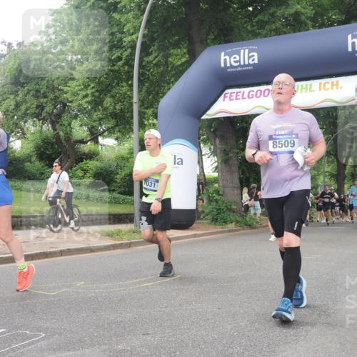 29.06.2025 - hella hamburg halbmarathon KatJ http://msf.ph/oto/8325068 29.06.2025 10:46:24 Zwischen KM18-KM19 4986, 7031, 7223, 7824, 8030, 8509 meine-sportfotos.de