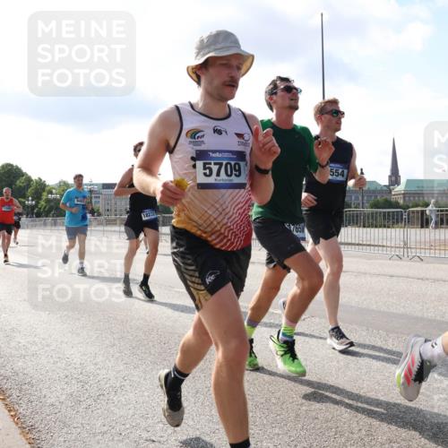 29.06.2025 - hella hamburg halbmarathon Lena Gebhardt http://msf.ph/oto/8325079 29.06.2025 09:48:28 Lombardsbrücke 13483, 9403, 18237, 5709, 765, 554, 1290, 1385, 1505, 1710, 1743, 2262, 2399, 2714, 2767, 3480, 3547, 3959, 4359, 4860, 5091, 5307, 5315, 5554, 5709, 6684, 6829, 6990, 6993, 7152, 7154, 7884, 8362, 8571, 8933, 9403, 10404, 10793, 10852, 10900, 11202, 11227, 11620, 11929, 12044, 12051, 12290, 12488, 12514, 12916, 13483, 13595, 13854, 13940, 13975, 14387, 14875, 14908, 15015, 15415, 15701, 15931, 15959, 16119, 16158 meine-sportfotos.de