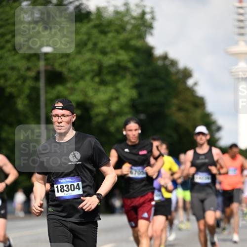 29.06.2025 - hella hamburg halbmarathon Dr. Thomas Lammeyer http://msf.ph/oto/8325080 29.06.2025 09:55:39 Kennedybrücke 1057, 1312, 1353, 1569, 1763, 2653, 2880, 3437, 3618, 3697, 4565, 4871, 4991, 5014, 5047, 5129, 5231, 5690, 5987, 6490, 6700, 6770, 7185, 7710, 8074, 8359, 8564, 8900, 9358, 9547, 9659, 10319, 10691, 10978, 11021, 11062 meine-sportfotos.de