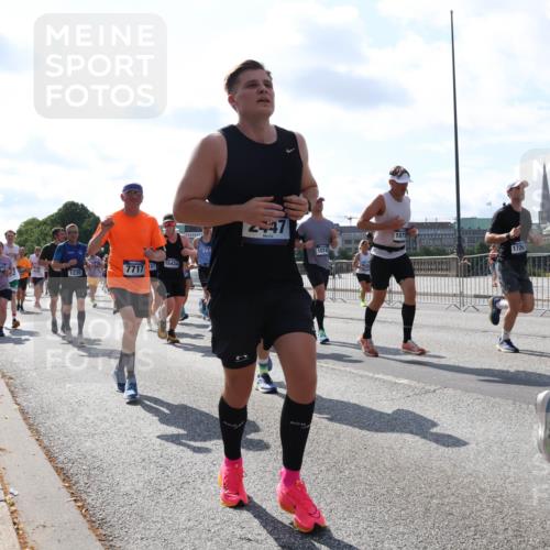 29.06.2025 - hella hamburg halbmarathon Lena Gebhardt http://msf.ph/oto/8325086 29.06.2025 10:00:12 Lombardsbrücke 1239, 771781, 15434, 47, 10742, 1075, 17261, 6636, 1006, 1019, 1125, 1180, 1239, 1264, 1526, 1544, 1681, 1834, 1914, 2027, 2086, 2099, 2159, 2346, 2348, 2364, 2426, 2447, 2582, 2584, 2606, 2652, 2676, 2677, 2730, 2910, 3042, 3177, 3181, 3319, 3400, 3836, 3861, 3898, 4013, 4231, 4419, 4594, 4632, 4772, 4796, 4813, 4940, 4945, 5015, 5134, 5272, 5277, 5341, 5643, 5728, 6082, 6084, 6104, 6174, 6201, 6202, 6220, 6260, 6462, 6470, 6581, 6587, 8330, 10031 meine-sportfotos.de