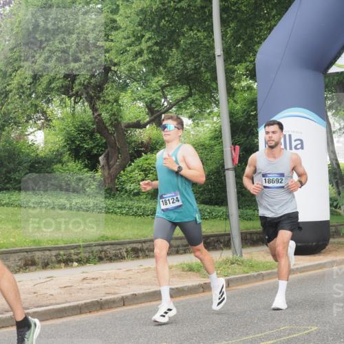29.06.2025 - hella hamburg halbmarathon KatJ http://msf.ph/oto/8325101 29.06.2025 10:16:58 Zwischen KM18-KM19  meine-sportfotos.de