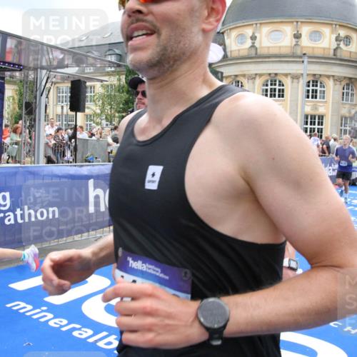 29.06.2025 - hella hamburg halbmarathon Michael Strokosch http://msf.ph/oto/8325149 29.06.2025 10:48:40 Ziel 1163, 1176, 2213, 4553, 5421, 9538, 10000, 10859, 11579, 14511, 15573, 15917, 17127, 18815 meine-sportfotos.de