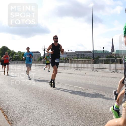 29.06.2025 - hella hamburg halbmarathon Lena Gebhardt http://msf.ph/oto/8325162 29.06.2025 09:48:29 Lombardsbrücke 13483, 9403, 18237, 1290, 1385, 1505, 1710, 1743, 2262, 2399, 2714, 2767, 3480, 3547, 3959, 4359, 4381, 4860, 5091, 5307, 5315, 5554, 5709, 6684, 6829, 6990, 6993, 7152, 7154, 7884, 8362, 8571, 8933, 9403, 10404, 10793, 10852, 10900, 11202, 11227, 11620, 11929, 12044, 12051, 12290, 12488, 12514, 12916, 13483, 13595, 13854, 13940, 13975, 14387, 14875, 14908, 15015, 15415, 15701, 15931, 15959, 16119, 16158 meine-sportfotos.de