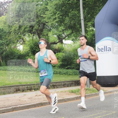 29.06.2025 - hella hamburg halbmarathon KatJ http://msf.ph/oto/8325189 29.06.2025 10:16:58 Zwischen KM18-KM19  meine-sportfotos.de