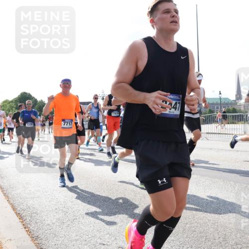 29.06.2025 - hella hamburg halbmarathon Lena Gebhardt http://msf.ph/oto/8325207 29.06.2025 10:00:12 Lombardsbrücke 13993, 1239, 7717, 17839, 47, 1726, 1006, 1019, 1125, 1180, 1239, 1264, 1526, 1544, 1681, 1834, 1914, 2027, 2086, 2099, 2159, 2346, 2348, 2364, 2426, 2447, 2582, 2584, 2606, 2652, 2676, 2677, 2730, 2910, 3042, 3177, 3181, 3319, 3400, 3836, 3861, 3898, 4013, 4231, 4419, 4594, 4632, 4772, 4796, 4813, 4940, 4945, 5015, 5134, 5272, 5277, 5341, 5643, 5728, 6082, 6084, 6104, 6174, 6201, 6202, 6220, 6260, 6462, 6470, 6581, 6587, 8330, 10031 meine-sportfotos.de