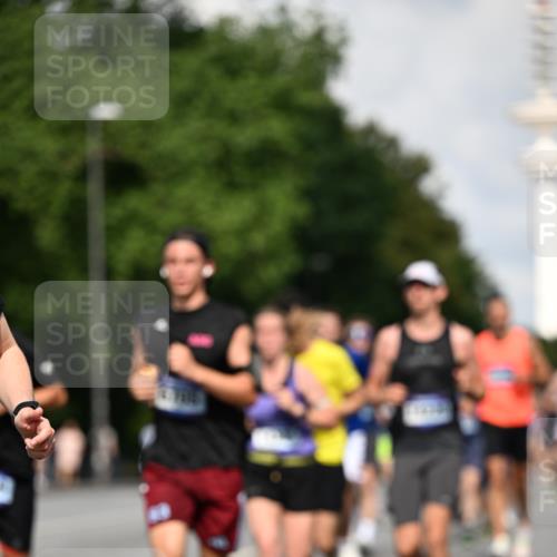 29.06.2025 - hella hamburg halbmarathon Dr. Thomas Lammeyer http://msf.ph/oto/8325228 29.06.2025 09:55:40 Kennedybrücke 1057, 1312, 1353, 1569, 1763, 2653, 2880, 3437, 3618, 3697, 4565, 4871, 5014, 5047, 5129, 5231, 5336, 5690, 5987, 6700, 6770, 7185, 7710, 8074, 8359, 8564, 8900, 9358, 9547, 9659, 10691, 10978, 11021, 11062 meine-sportfotos.de