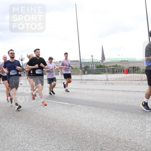 29.06.2025 - hella hamburg halbmarathon Lena Gebhardt http://msf.ph/oto/8325237 29.06.2025 10:57:40 Lombardsbrücke 11947, 13427, 1, 13425, 723, 19070, 1853, 1123, 1242, 1248, 1265, 1643, 2015, 2041, 2370, 2451, 2567, 2900, 3191, 3195, 3385, 3388, 3433, 3644, 3723, 3750, 3851, 3954, 4059, 4086, 4106, 4180, 4197, 4521, 4830, 5117, 5316, 5632, 5736, 5738, 6827, 6857, 6916, 7172, 7193, 7556, 7720, 7728, 7787, 8035, 8159, 8287, 8386, 8474, 8540, 8552, 8708, 8713, 8773, 8851, 8853, 8873, 9059, 9110, 9233, 9318, 9394, 9496, 9613 meine-sportfotos.de