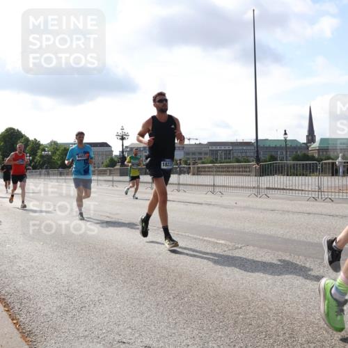 29.06.2025 - hella hamburg halbmarathon Lena Gebhardt http://msf.ph/oto/8325254 29.06.2025 09:48:29 Lombardsbrücke 13483, 9403, 18237, 1290, 1385, 1505, 1710, 1743, 2262, 2399, 2714, 2767, 3480, 3547, 3959, 4359, 4381, 4860, 5091, 5307, 5315, 5554, 5709, 6684, 6829, 6990, 6993, 7152, 7154, 7884, 8362, 8571, 8933, 9403, 10404, 10793, 10852, 10900, 11202, 11227, 11620, 11929, 12044, 12051, 12290, 12488, 12514, 12916, 13483, 13595, 13854, 13940, 13975, 14387, 14875, 14908, 15015, 15415, 15701, 15931, 15959, 16119, 16158 meine-sportfotos.de