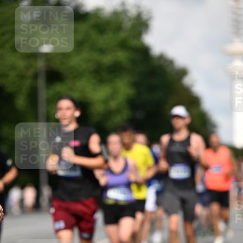 29.06.2025 - hella hamburg halbmarathon Dr. Thomas Lammeyer http://msf.ph/oto/8325271 29.06.2025 09:55:40 Kennedybrücke 1057, 1312, 1353, 1569, 1763, 2653, 2880, 3437, 3618, 3697, 4565, 4871, 5014, 5047, 5129, 5231, 5336, 5690, 5987, 6700, 6770, 7185, 7710, 8074, 8359, 8564, 8900, 9358, 9547, 9659, 10691, 10978, 11021, 11062 meine-sportfotos.de
