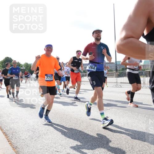 29.06.2025 - hella hamburg halbmarathon Lena Gebhardt http://msf.ph/oto/8325298 29.06.2025 10:00:13 Lombardsbrücke 15699, 1239, 7717, 2159, 17839, 1264, 1006, 1019, 1125, 1180, 1239, 1264, 1526, 1544, 1681, 1834, 1914, 2027, 2086, 2099, 2159, 2346, 2348, 2364, 2426, 2447, 2582, 2584, 2606, 2652, 2676, 2677, 2730, 2910, 2982, 3042, 3177, 3181, 3319, 3400, 3794, 3836, 3861, 3898, 4013, 4231, 4419, 4579, 4594, 4632, 4767, 4772, 4796, 4813, 4940, 4945, 5015, 5134, 5272, 5277, 5341, 5643, 5728, 6082, 6084, 6104, 6174, 6201, 6202, 6220, 6260, 6462, 6470, 6581, 6587 meine-sportfotos.de