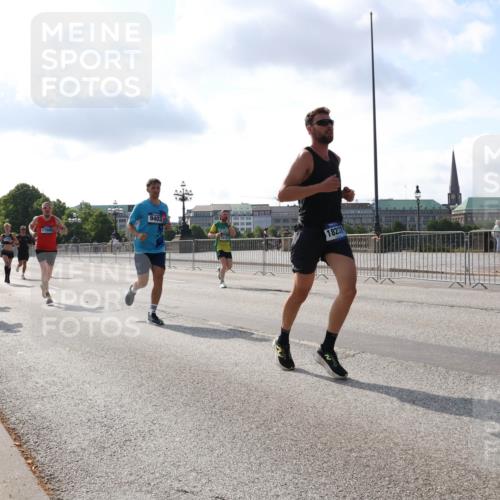 29.06.2025 - hella hamburg halbmarathon Lena Gebhardt http://msf.ph/oto/8325305 29.06.2025 09:48:29 Lombardsbrücke 17005, 9403, 18237, 1290, 1385, 1505, 1710, 1743, 2262, 2399, 2714, 2767, 3480, 3547, 3959, 4359, 4381, 4860, 5091, 5307, 5315, 5554, 5709, 6684, 6829, 6990, 6993, 7152, 7154, 7884, 8362, 8571, 8933, 9403, 10404, 10793, 10852, 10900, 11202, 11227, 11620, 11929, 12044, 12051, 12290, 12488, 12514, 12916, 13483, 13595, 13854, 13940, 13975, 14387, 14875, 14908, 15015, 15415, 15701, 15931, 15959, 16119, 16158 meine-sportfotos.de